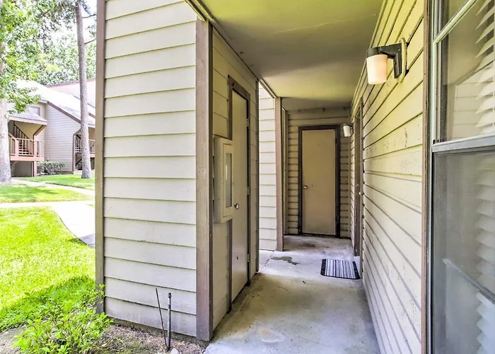 Walden Golf Course Condo Near Lake Conroe!