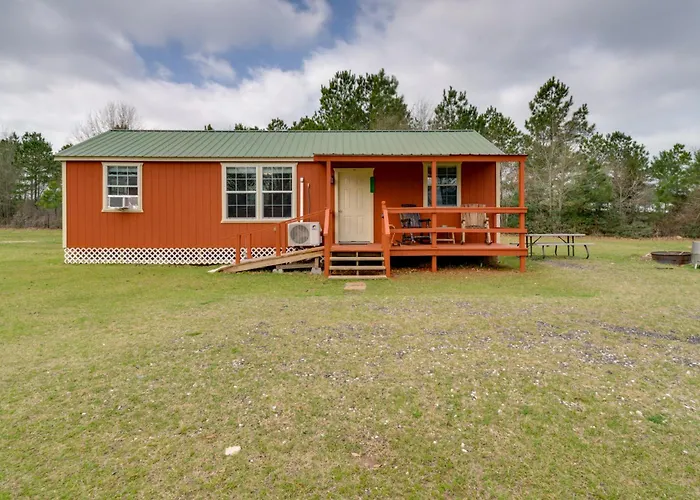 Tranquil Plantersville Cabin: Farm Animals On-Site