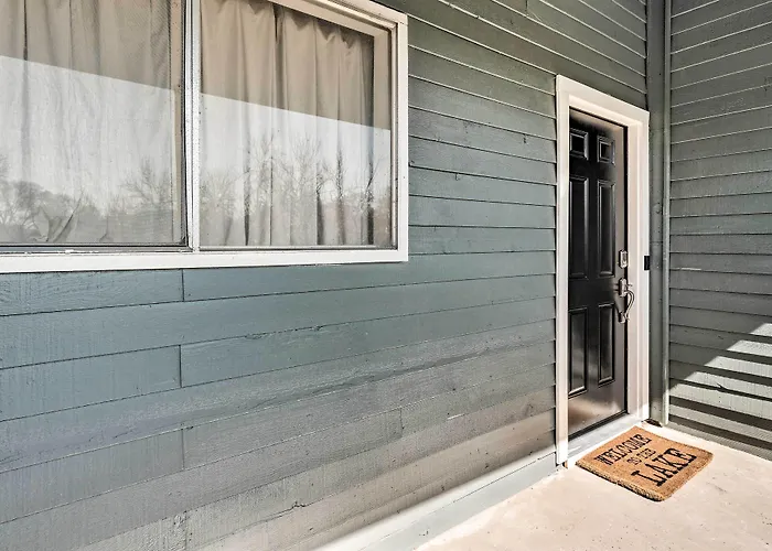 Idyllic Montgomery Condo W/ Pool & Lake View!